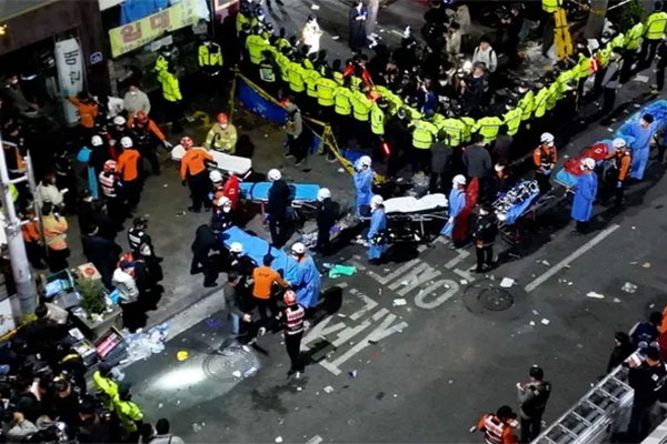 Thảm kịch Itaewon: Thương vong vẫn tăng, Hàn Quốc tuyên bố quốc tang 1 tuần-4