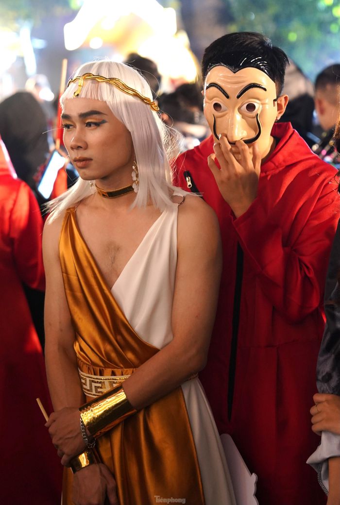 Muôn kiểu hóa trang từ kinh dị đến hài hước của giới trẻ-6