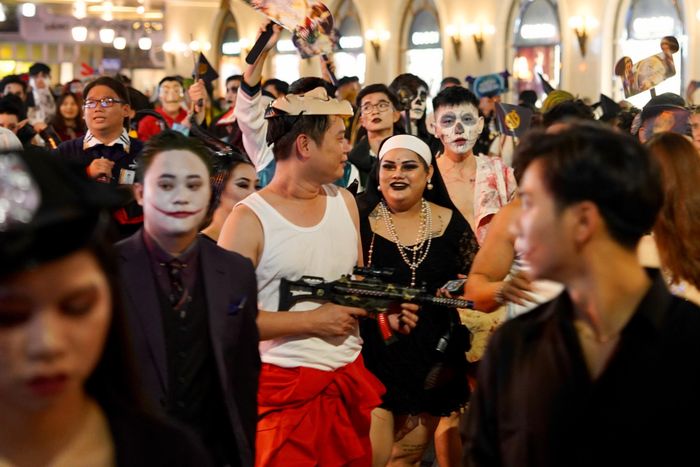 Muôn kiểu hóa trang từ kinh dị đến hài hước của giới trẻ-12