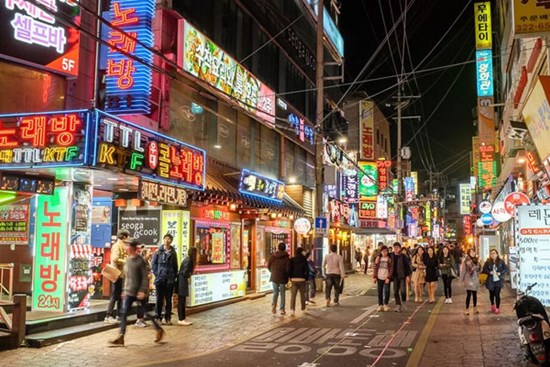 Itaewon: Từ khu phố không ngủ phồn hoa đến địa điểm ám ảnh cả Hàn Quốc