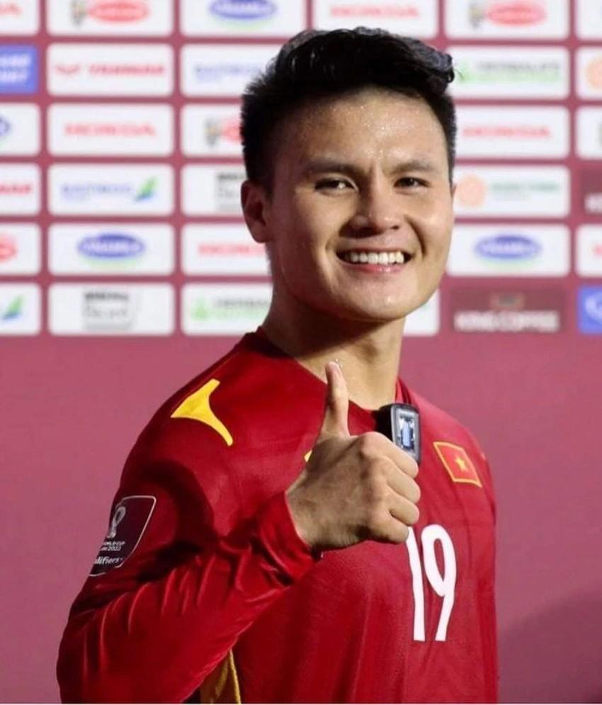 Bồ hơn tuổi liên tục khoe tình yêu mật ngọt bên Quang Hải ở trời Tây-7