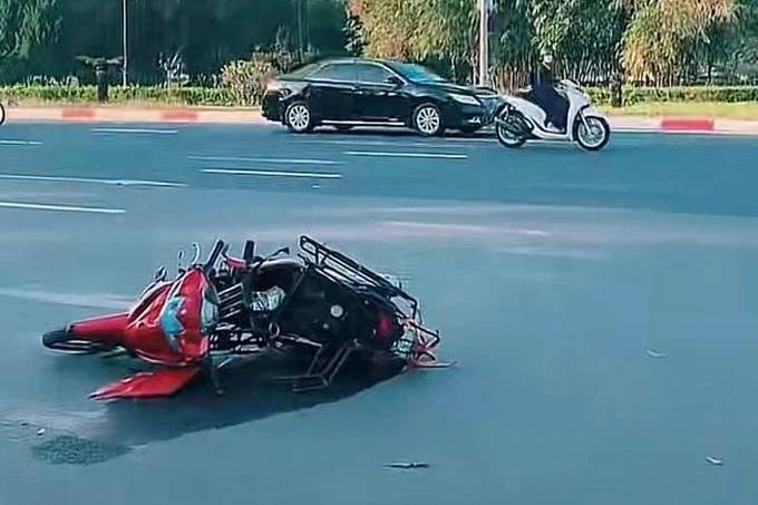 Danh tính người điều khiển siêu xe Ferrari va chạm với xe máy khiến 1 người tử vong cạnh sân Mỹ Đình-2