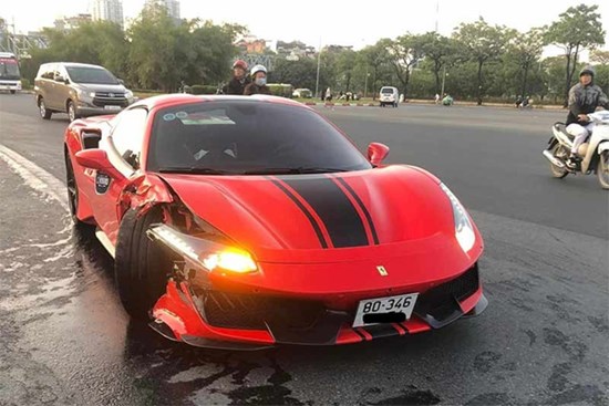 Danh tính người điều khiển siêu xe Ferrari va chạm với xe máy khiến 1 người tử vong cạnh sân Mỹ Đình
