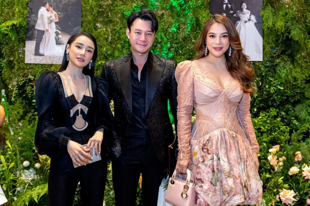 Trương Ngọc Ánh và bạn trai kém 14 tuổi sánh đôi trong tiệc sinh nhật, cử chỉ ngọt ngào gây chú ý-6