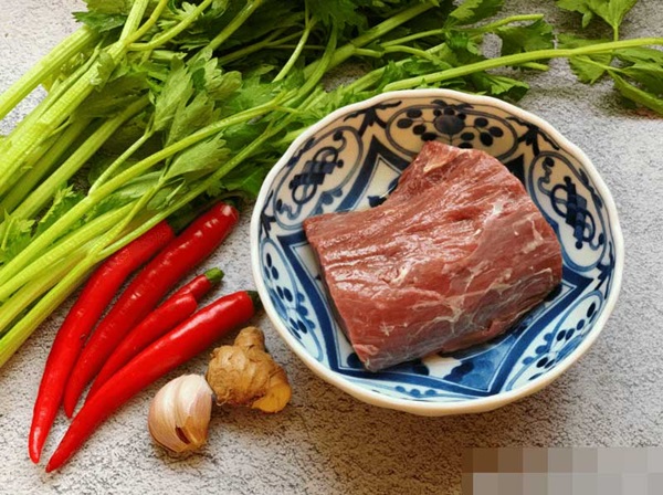 Cần tây không nên xào trực tiếp hay chần qua nước, đầu bếp hướng dẫn cách làm giòn ngon-2