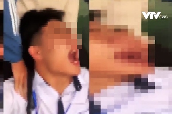 CLIP: Giải cứu 1 phụ nữ nghi ngáo đá trèo lên cột điện cao thế-3
