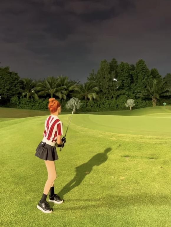 Hiền Hồ thoải mái khoe ảnh đánh golf trở lại nhưng ngoại hình mới đáng chú ý-4
