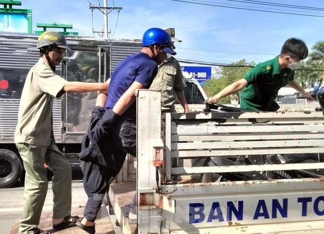 Khống chế đối tượng đổ xăng đòi đốt nhà trẻ ở Bình Dương-2