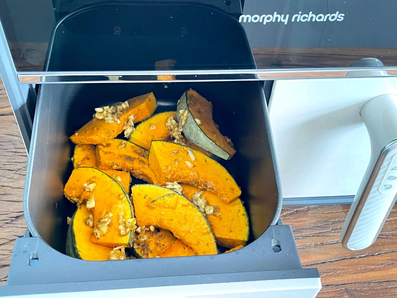 Bí đỏ xào hay nấu canh đã quá quen rồi, làm thế này đảm bảo cả nhà tấm tắc!-3