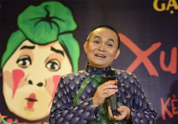 Xuân Hinh lên tiếng về hình ảnh bị cho là phản cảm tại chùa-2