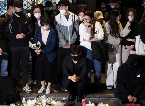 Cha mẹ nạn nhân thảm kịch Itaewon: Tôi như bị đâm hàng triệu nhát dao-2