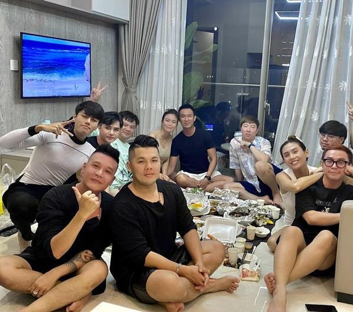 Sau khi công khai đang mang thai 6 tháng, Á hậu Mâu Thủy khoe luôn ảnh chồng sắp cưới-1
