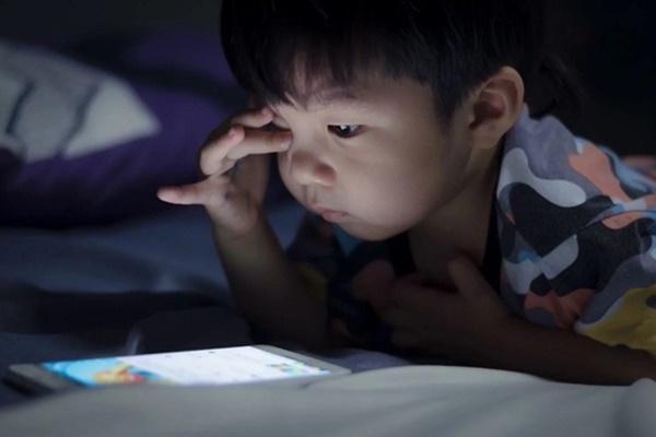 Bé 3 tuổi phải cắt bỏ một bên nhãn cầu vì cha mẹ chủ quan-1