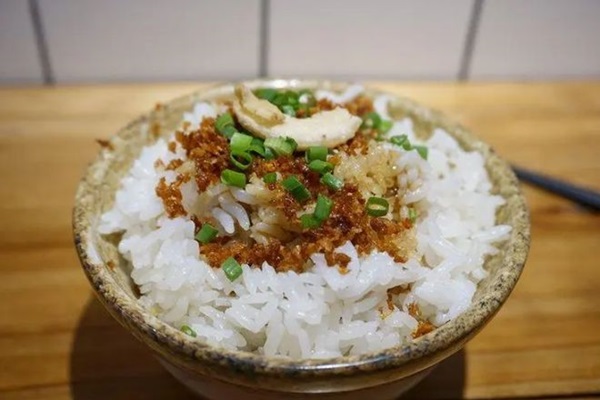 Rán mỡ lợn đừng chỉ cho muối, thêm 2 thứ và lưu ý 3 điểm, mỡ sẽ trắng thơm, để lâu cũng không bị hôi-2