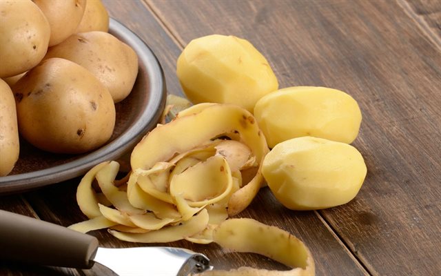 Gọt khoai tây đừng vứt bỏ vỏ đi, dùng theo cách này mang lại lợi ích lớn | Tin tức Online