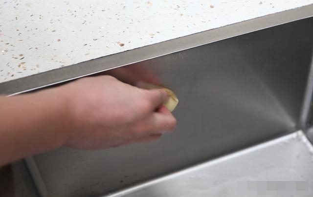 Gọt khoai tây xong đừng đổ vỏ đi, dùng theo cách này mang lại lợi ích lớn, ai không biết chính là đang vứt bỏ báu vật-6