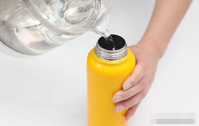 Gọt khoai tây xong đừng đổ vỏ đi, dùng theo cách này mang lại lợi ích lớn, ai không biết chính là đang vứt bỏ báu vật-12