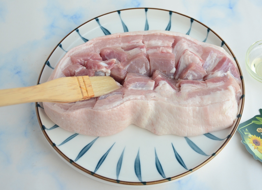 Trời lạnh làm món thịt ba chỉ chiên cay nóng hổi thơm ngon ăn cơm thì quá hợp!-2