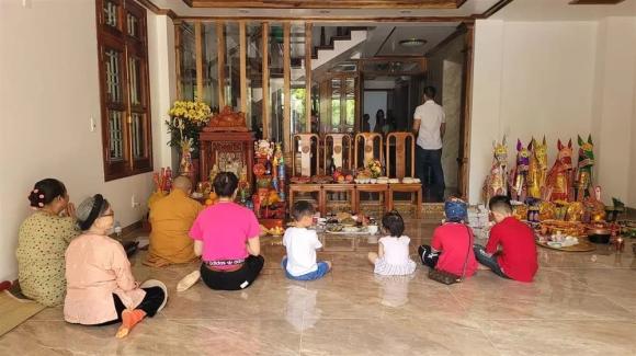 Mẹ Phạm Hương khoe cơ ngơi sang trọng, đẳng cấp tại quê nhà-8