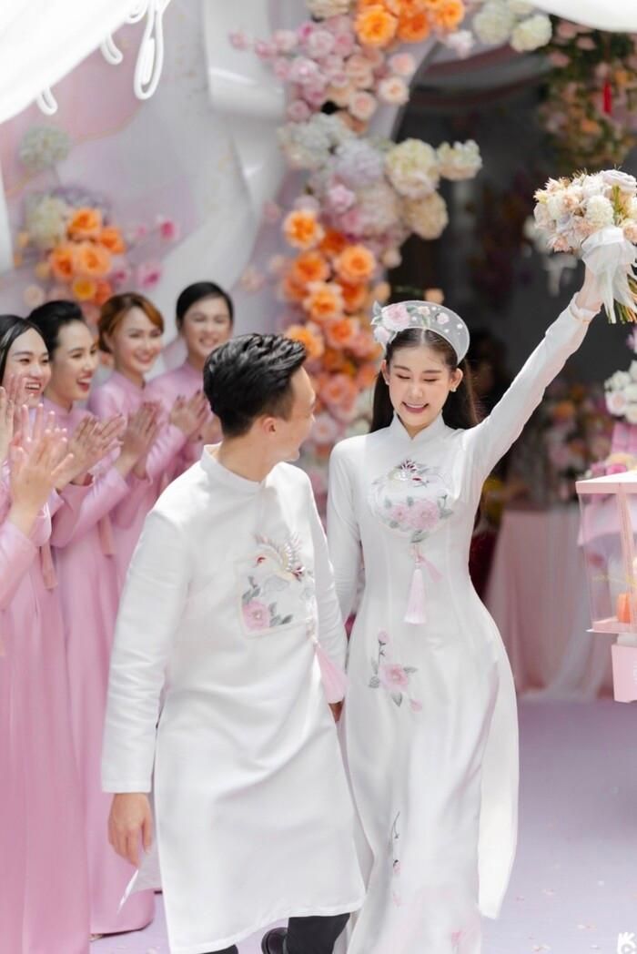 Lê Âu Ngân Anh khóa môi ông xã cực ngọt trong lễ hỏi, dàn bê tráp quy tụ toàn hot girl-5