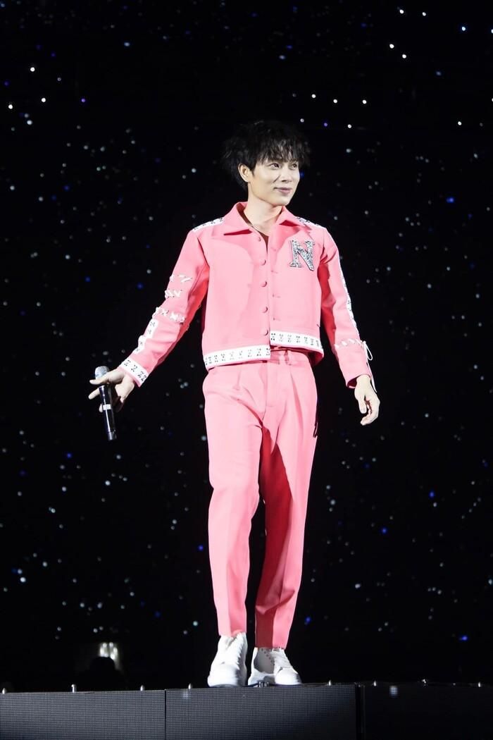 Trúc Nhân có chia sẻ ẩn ý sau khi bị khán giả thẳng tay giật mũ trong một show diễn-4