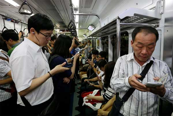 Nhiều người Hàn không dám đi tàu điện ngầm sau thảm kịch ở Itaewon-2