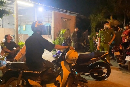 Mâu thuẫn trong lúc nhậu, một người đàn ông bị đâm tử vong bằng kéo