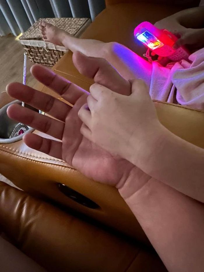 Con gái Trường Giang là bản sao của bố lúc nhỏ, khiến Nhã Phương chịu thua bởi điều này-2