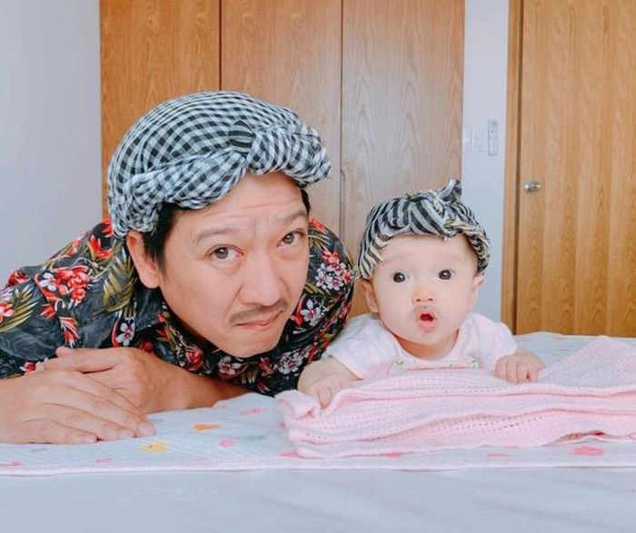 Con gái Trường Giang là bản sao của bố lúc nhỏ, khiến Nhã Phương chịu thua bởi điều này-4