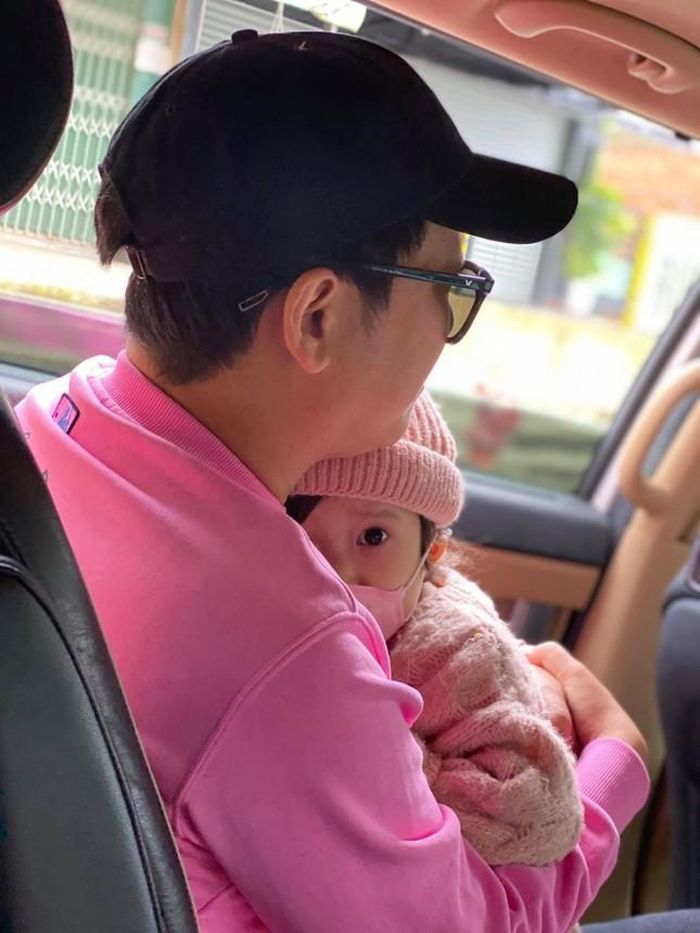 Con gái Trường Giang là bản sao của bố lúc nhỏ, khiến Nhã Phương chịu thua bởi điều này-8