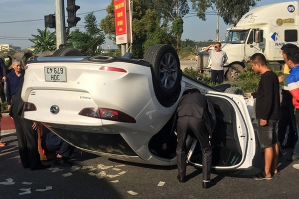 Lượm ve chai để trong nhà, 2 mẹ con chết thảm trong đám cháy-3