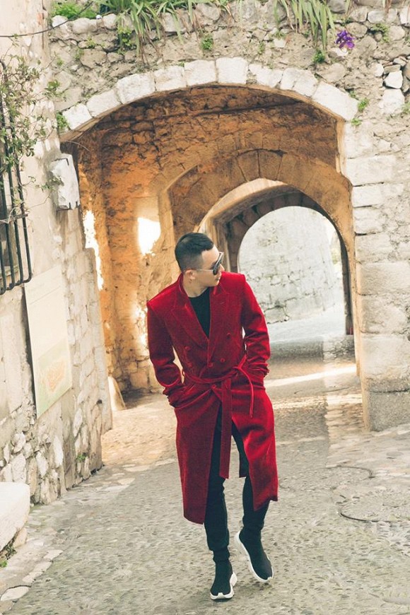 Biệt thự siêu sang mà ông bầu của Ngọc Trinh ở có gì đặc biệt?-1