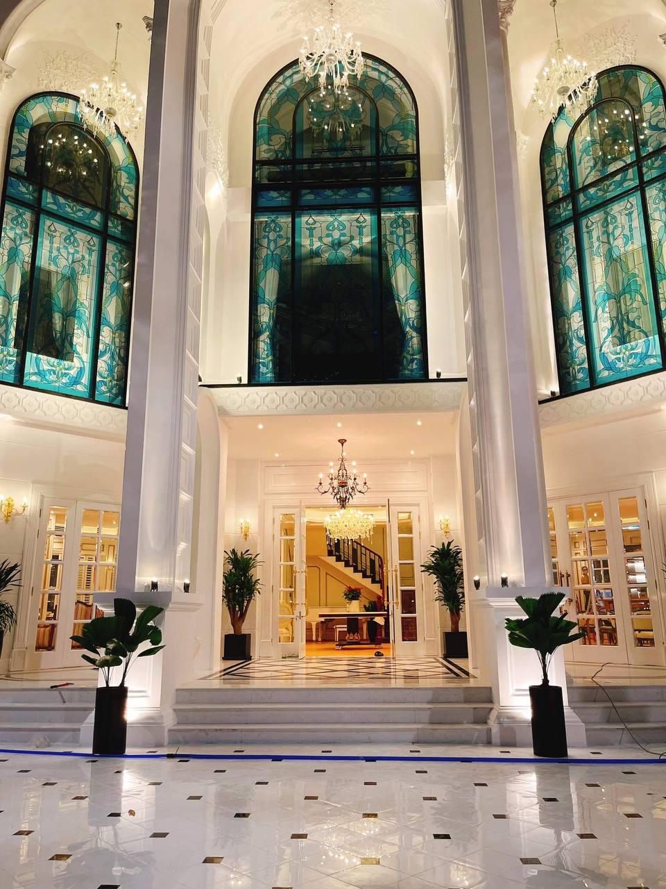 Biệt thự siêu sang mà ông bầu của Ngọc Trinh ở có gì đặc biệt?-9