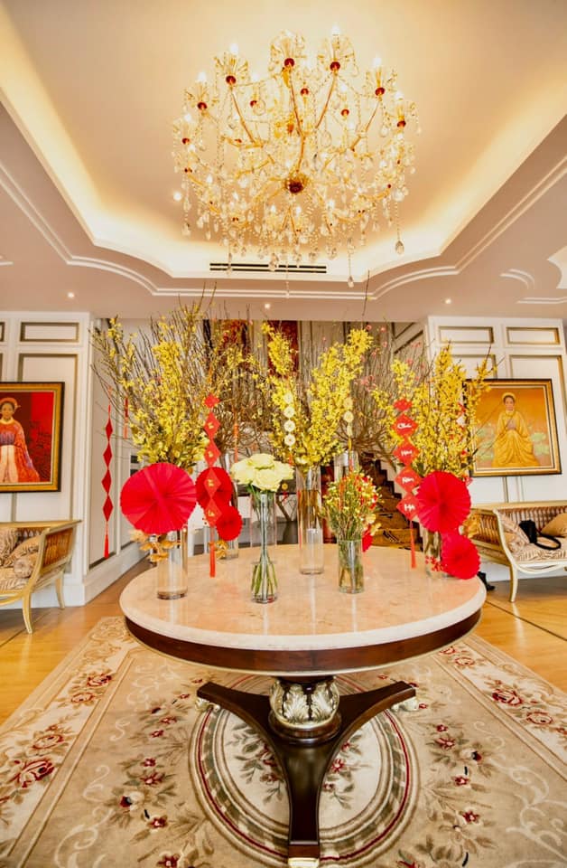 Biệt thự siêu sang mà ông bầu của Ngọc Trinh ở có gì đặc biệt?-11