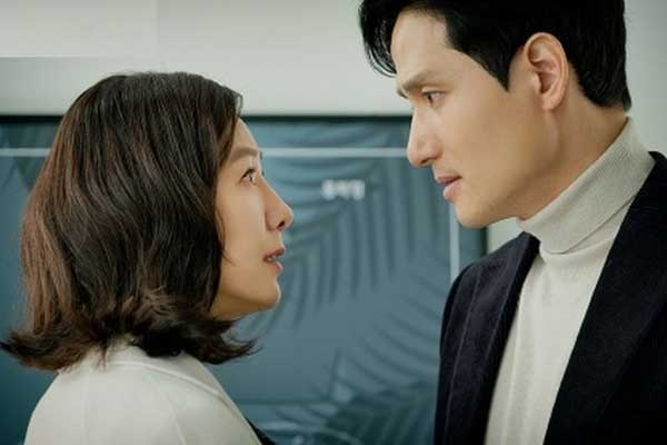 Đưa vợ sang nhà mẹ ăn cơm, nhìn cảnh cô ấy đổi bát với bà, tôi tức không chịu nổi-1