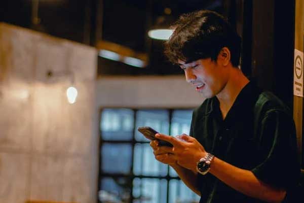 Thuê thám tử xinh đẹp thả thính để phát hiện thói trăng hoa của chồng hoặc bạn trai-1