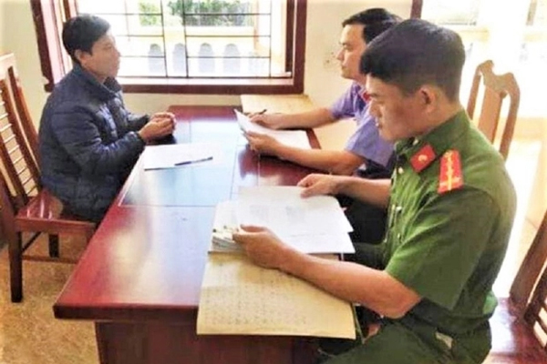 Vụ phụ huynh bắt hiệu trưởng quỳ xin lỗi: Trường nhận một phần sai-2