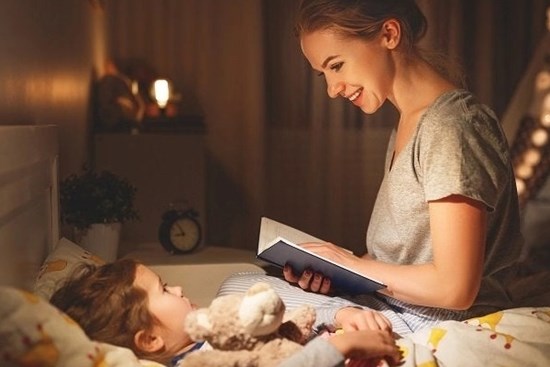 Những điều nên nói với con trước giờ ngủ giúp bé sống vui vẻ, nhẹ nhàng hơn