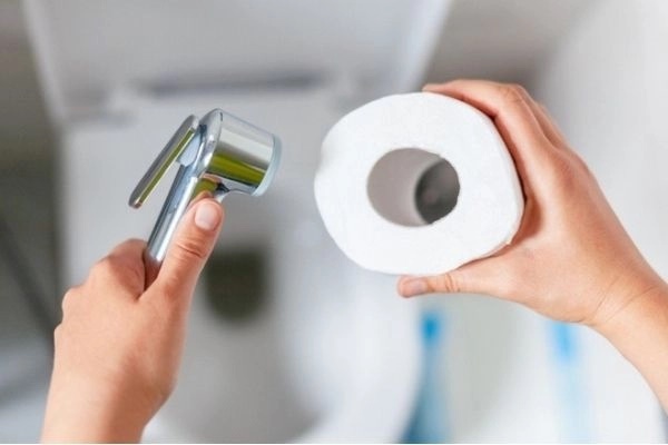 3 sai lầm khi tiểu tiện khiến chị em dễ bị viêm vùng kín-1