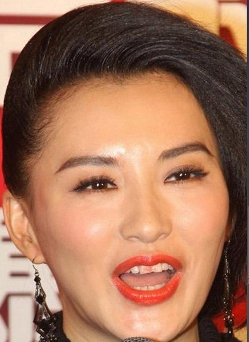 Thùy Tiên và loạt sao mất điểm trầm trọng vì son lem vào răng-11