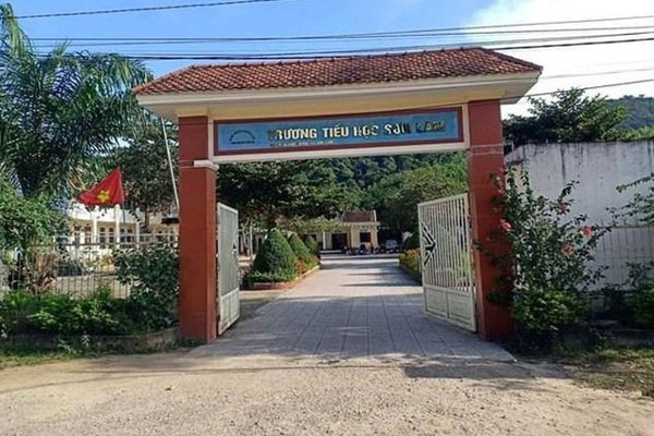 Xem xét hành vi nêu tên học sinh giữa trường của hiệu trưởng bị ép quỳ-3