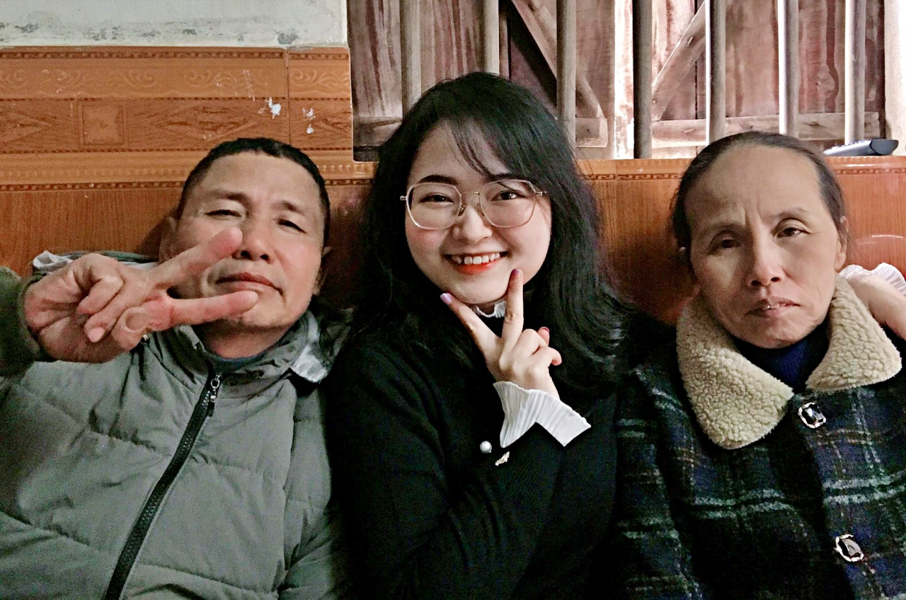 Cô gái bị cho đi lúc còn đỏ hỏn, hạnh phúc kể về bố mẹ nuôi-4