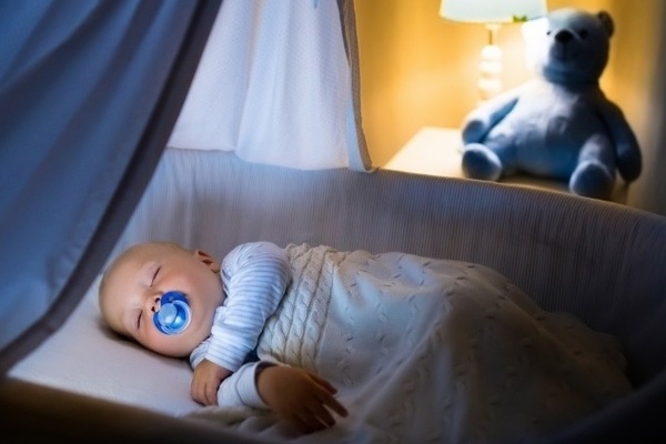 Trẻ con lúc nào cũng ló chân ra ngoài, đừng vội che chắn kẻo lợi bất cập hại-5