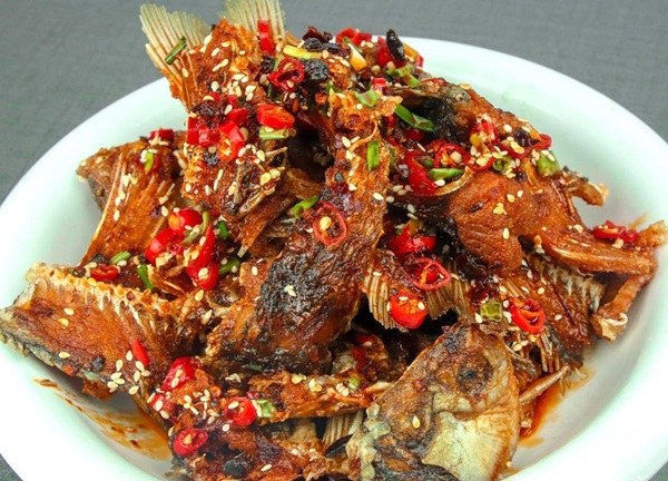 Hướng dẫn công thức làm cá diếc chiên, vị thơm ngon, giòn rụm ai cũng tấm tắc khen-4