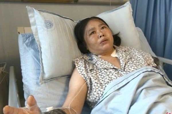 Người phụ nữ Trung Quốc mất cánh tay khi cứu bé trai khỏi xe tải-1