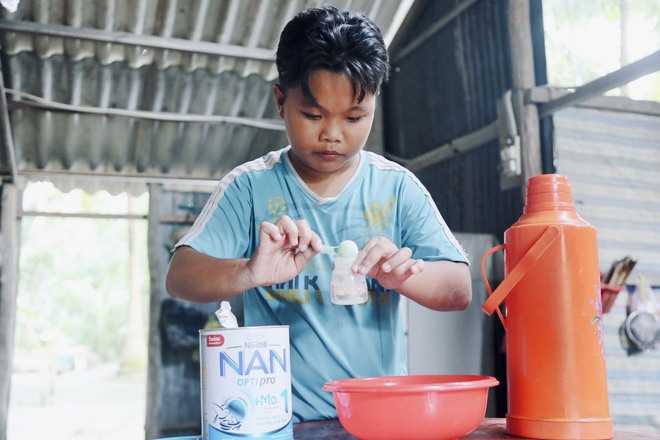 Mẹ mất trên bàn mổ khi vừa sinh em gái, con trai 13 tuổi gục khóc bên bàn thờ: Con chỉ ước mẹ sống lại thôi-6