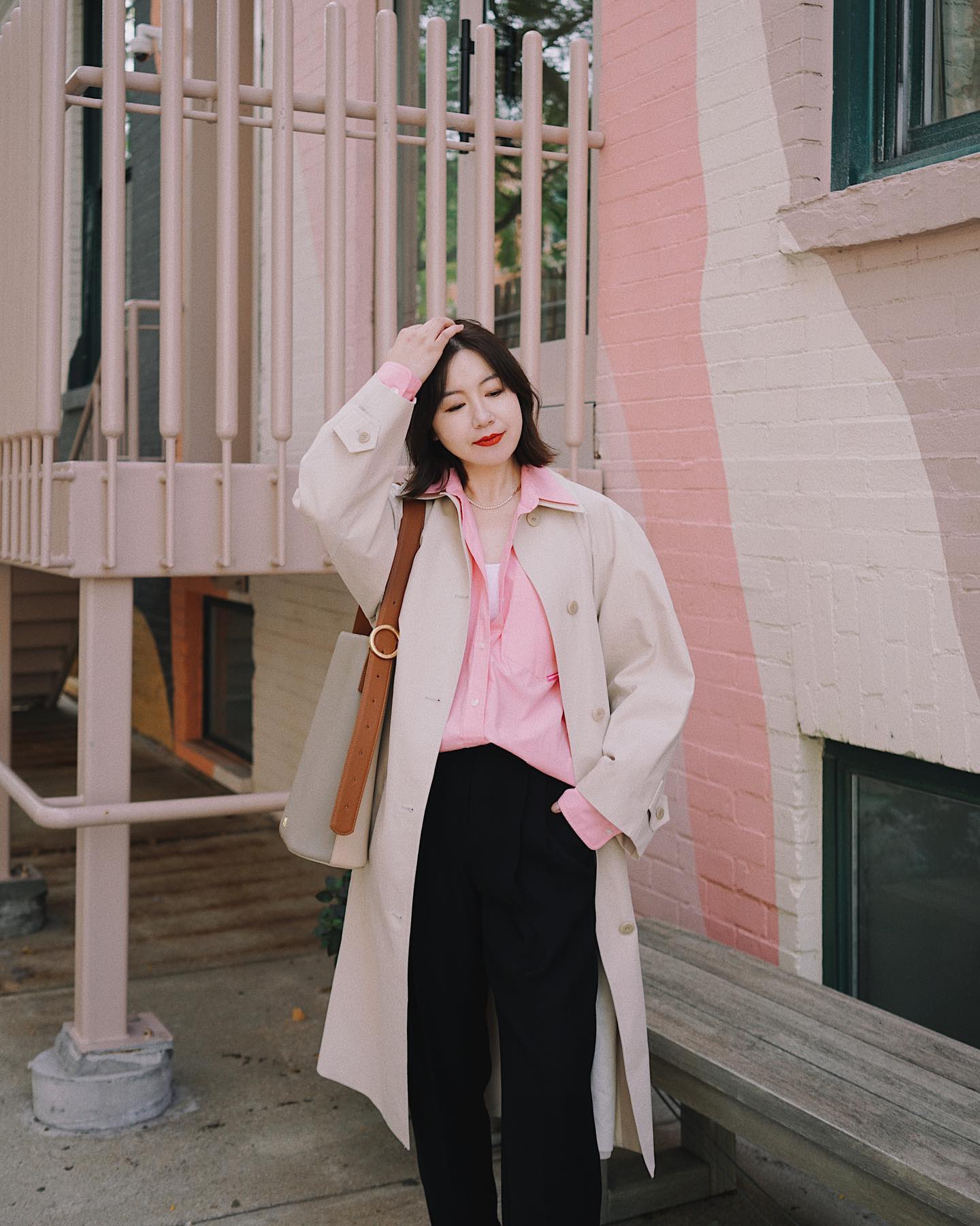 Mặc áo khoác trench coat theo 10 công thức sành điệu miễn bàn-1