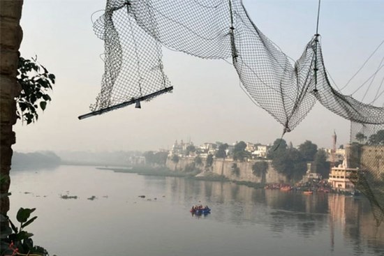 Nghi phạm thảm kịch sập cầu Ấn Độ đổ lỗi cho 'ý trời'