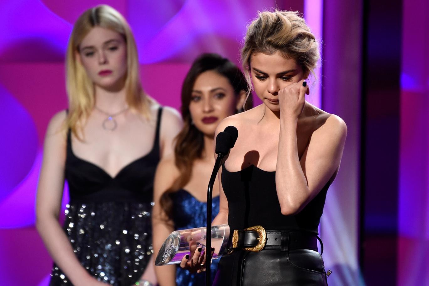 Selena Gomez khó mang thai-1