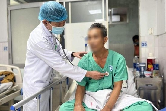 Người đàn ông ngưng tim, bệnh viện trả về tới quê thì sống lại
